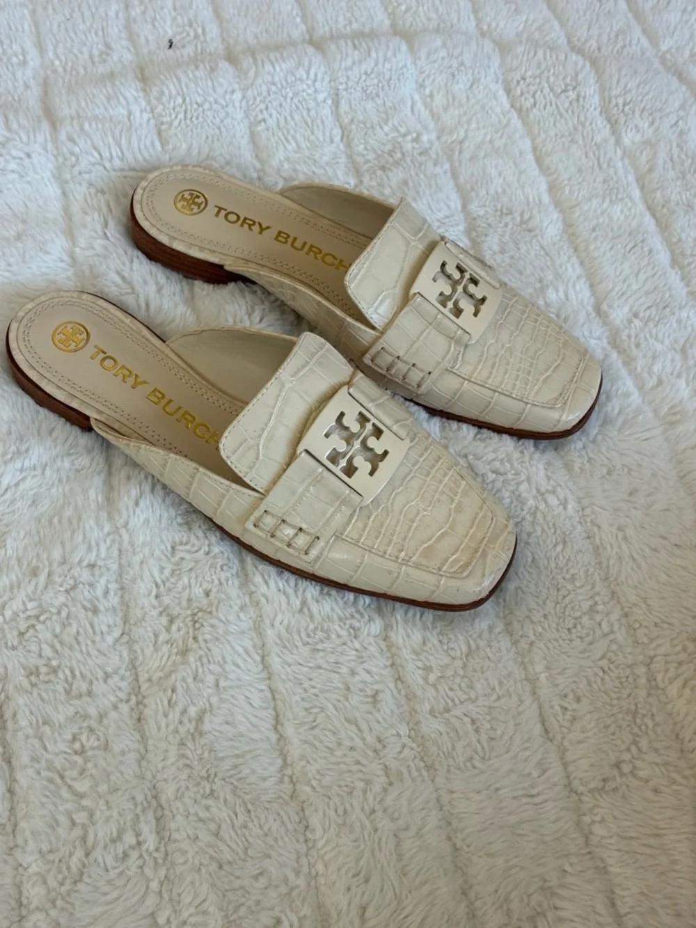 Tory Burch Cream loafers with crocodile print